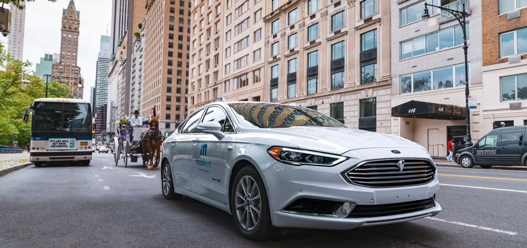 A self-driving vehicle from Mobileye’s autonomous test fleet navigates the streets of Manhattan in June 2021.