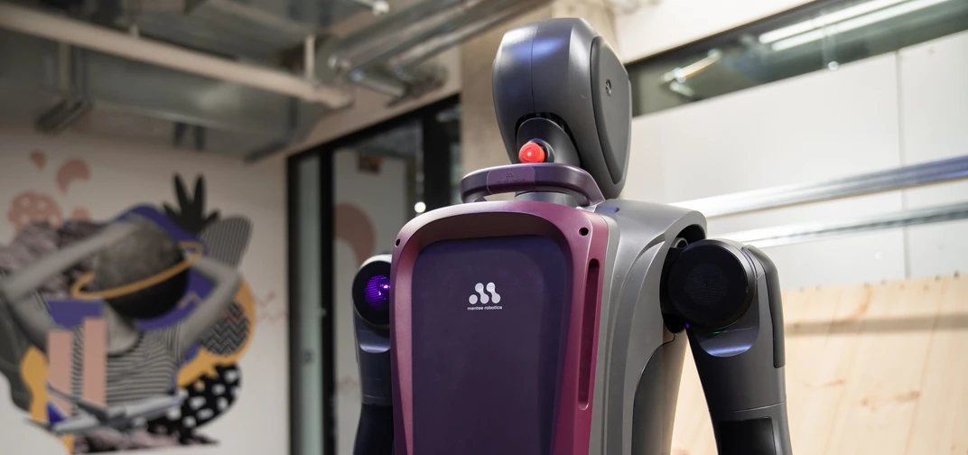 MenteeBot’s hot-swappable battery ensures seamless operation, enabling round-the-clock performance for increased efficiency.