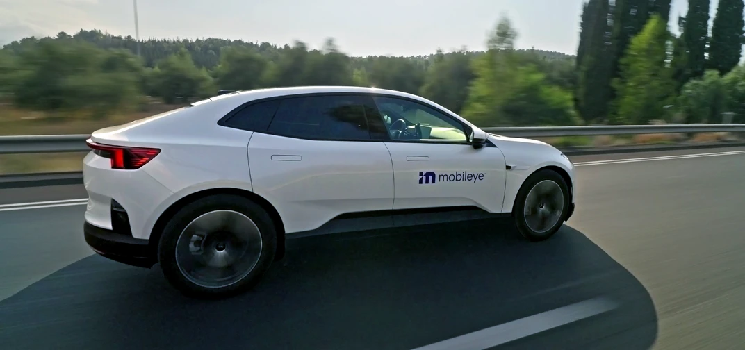 Based on the core technologies of Mobileye’s autonomous vehicles, Mobileye SuperVision builds a bridge between existing ADAS functions and fully autonomous vehicles of the future.