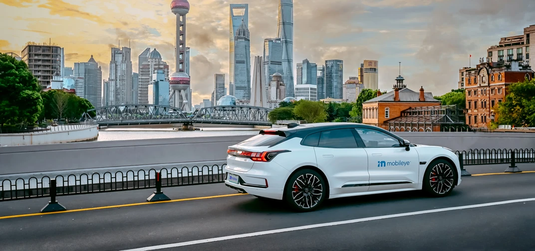 A Zeekr 001 equipped with Mobileye SuperVision™ navigates Shanghai, China.