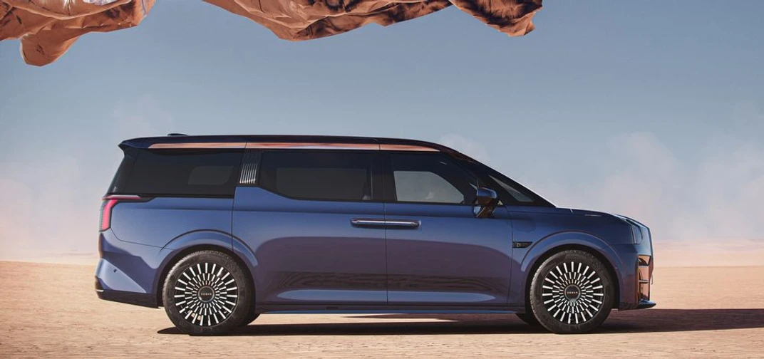 The new ZEEKR 009 (in profile), a luxury all-electric MPV featuring Mobileye SuperVision™ - our most capable and advanced driver-assistance system. (Credit: ZEEKR)