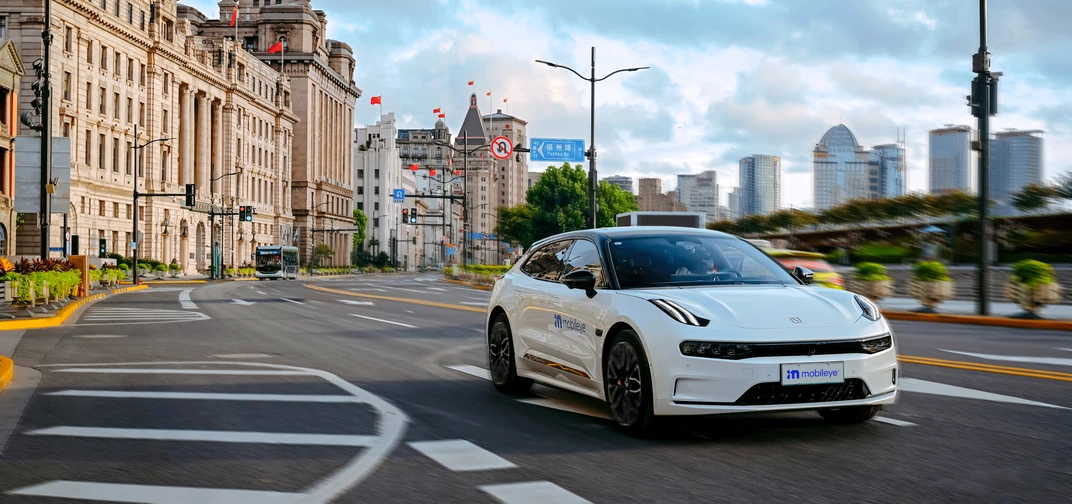 Mobileye SuperVision™ is one of the most advanced driver-assist system on the market.